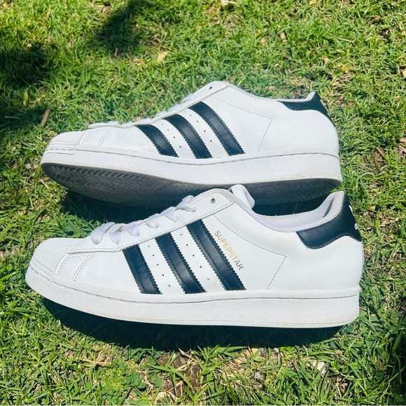 Adidas Superstar Shell toes White Black striped Woman’s 9 sneakers Preowned - Picture 3 of 9